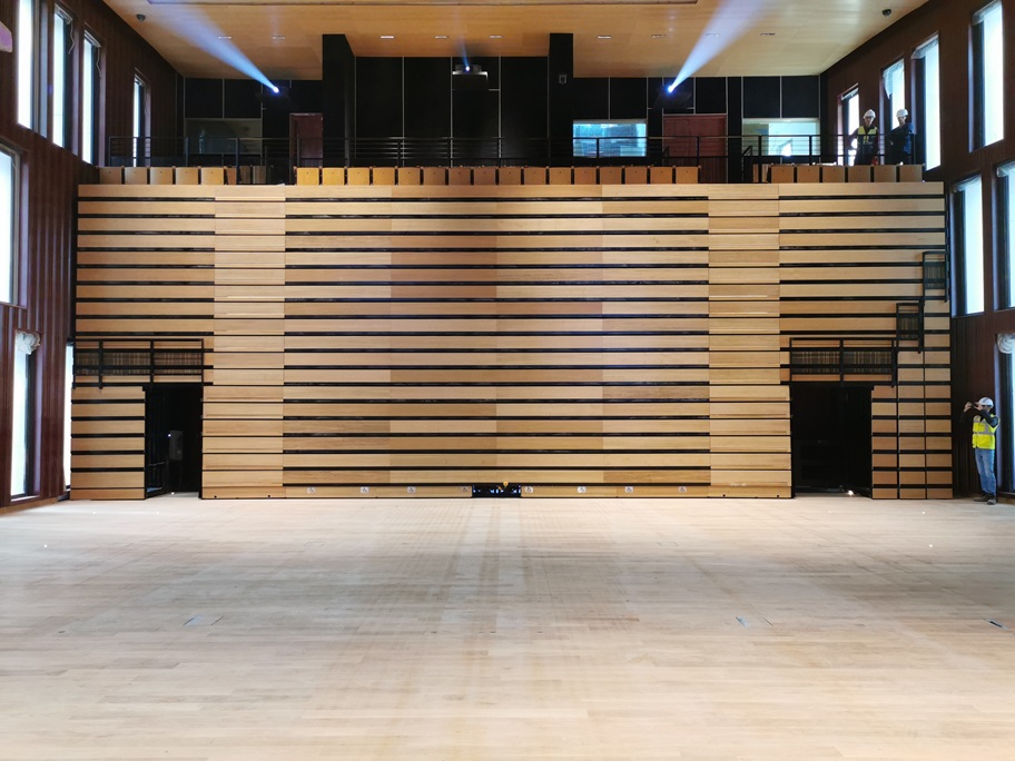 Tribüne zum Ausziehen