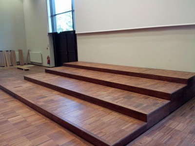 Hubpodium abgestuft