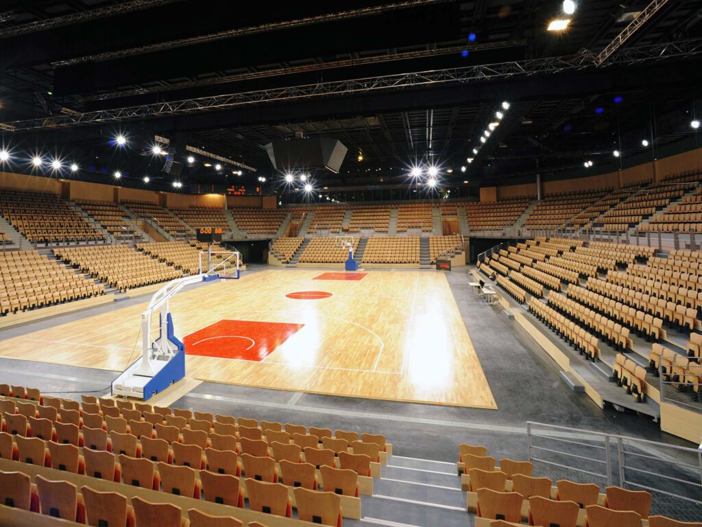 Stadiensitze aus Holz